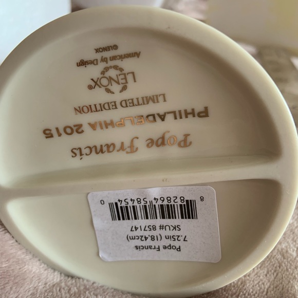 Lenox - New in Box.  Pope Francis statue  limited edition Philadelphia 2015 - Picture 8 of 13